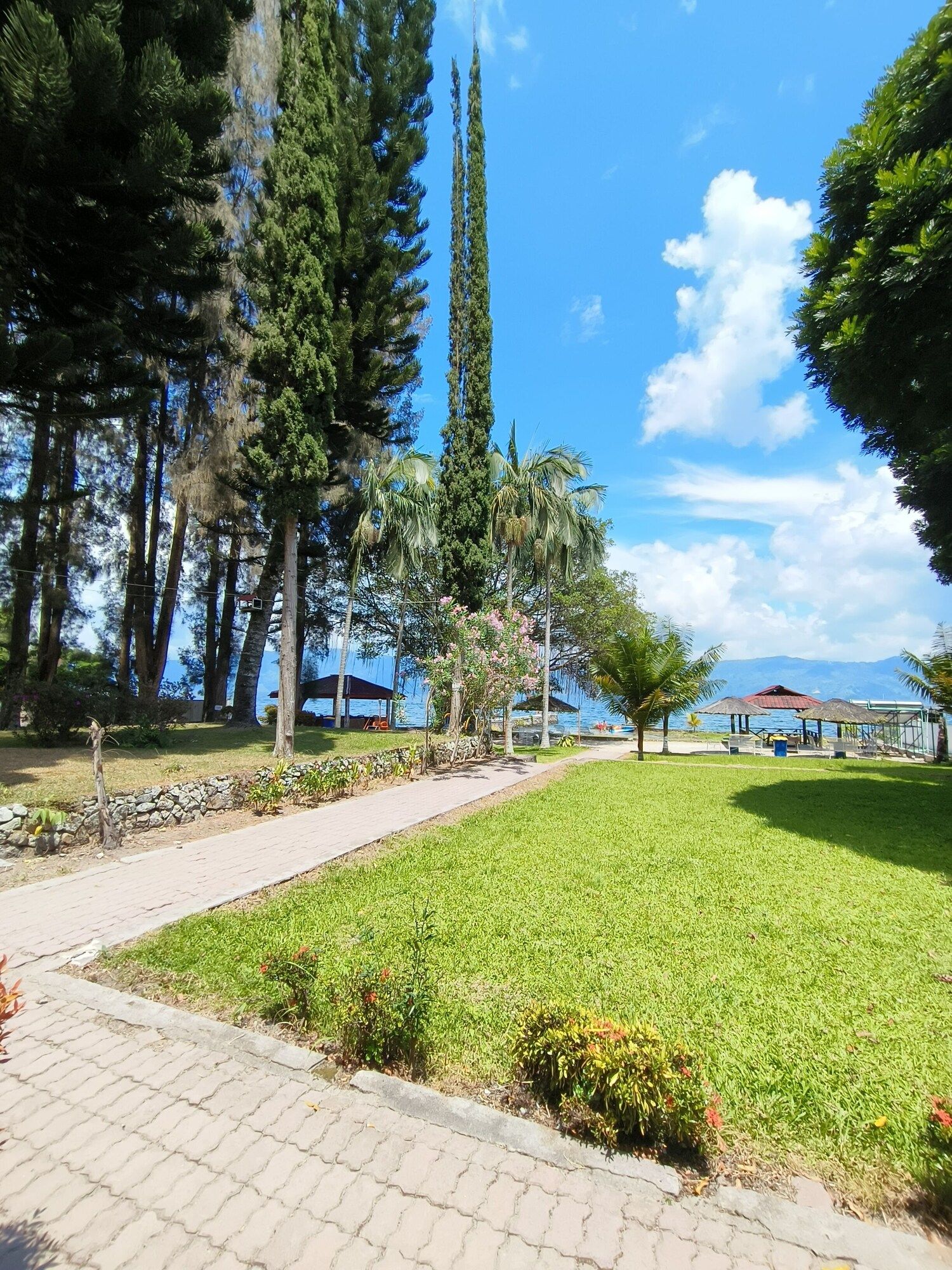 Pemandangan luar