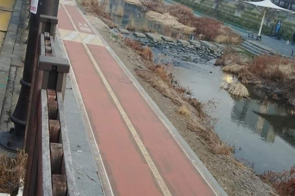 Pemandangan luar