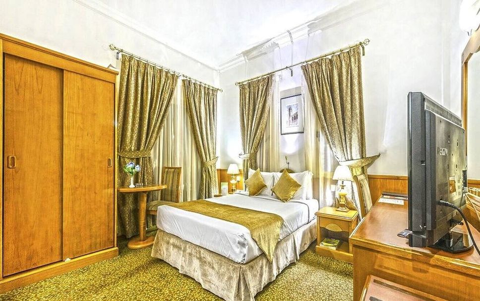 Meja Penyambut Tetamu Gambar