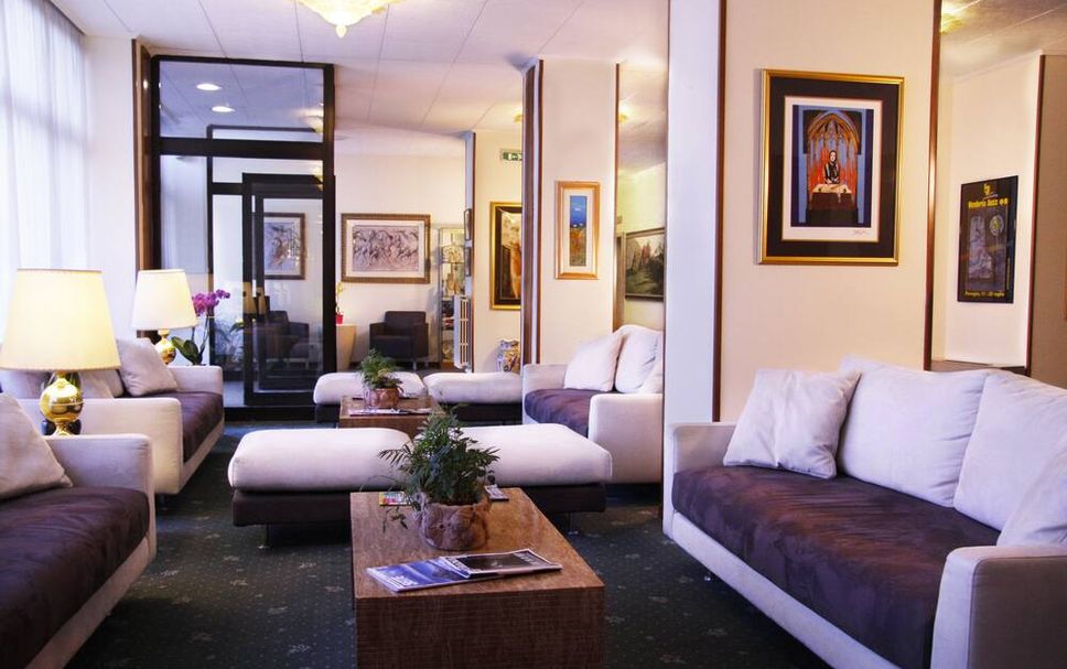 Balai Menunggu Gambar