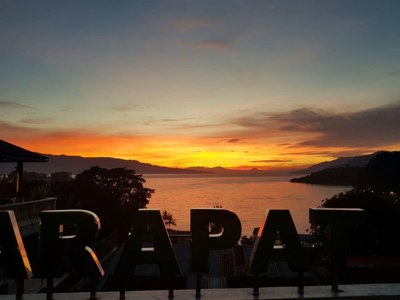 Pemandangan luar