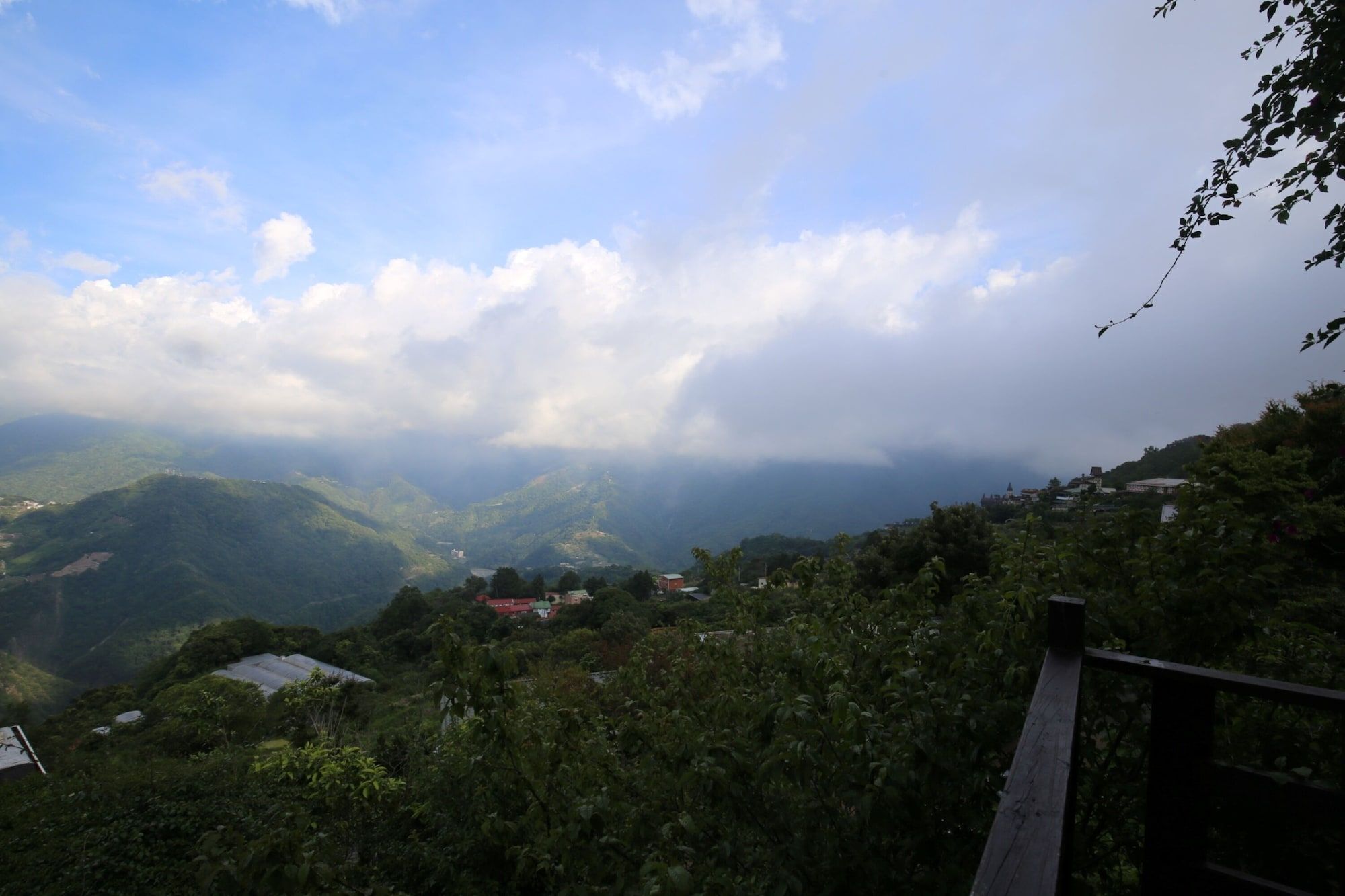 Pemandangan luar