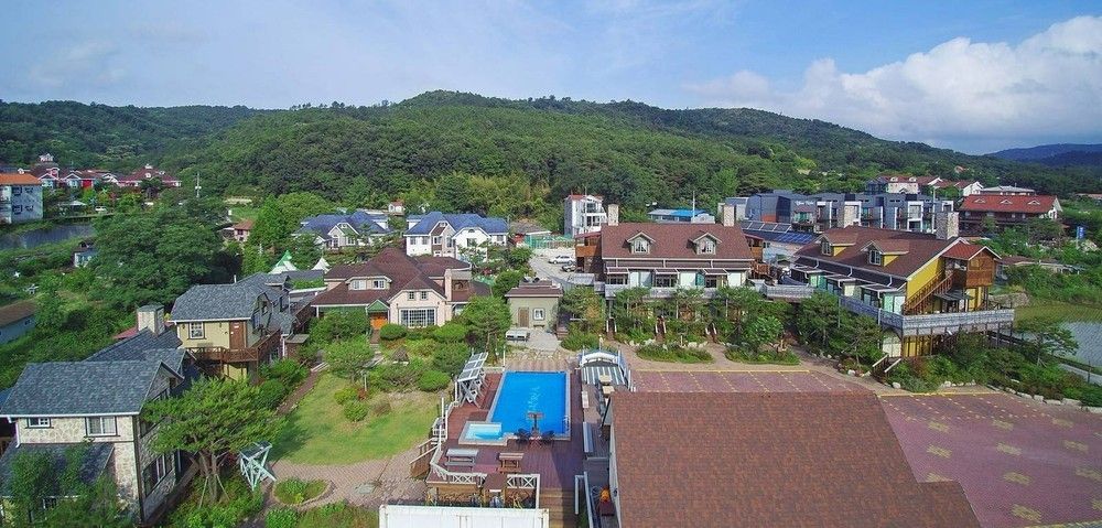 Pemandangan luar
