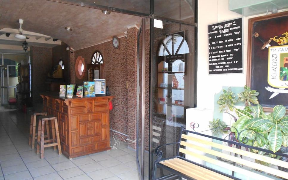 Meja Penyambut Tetamu Gambar