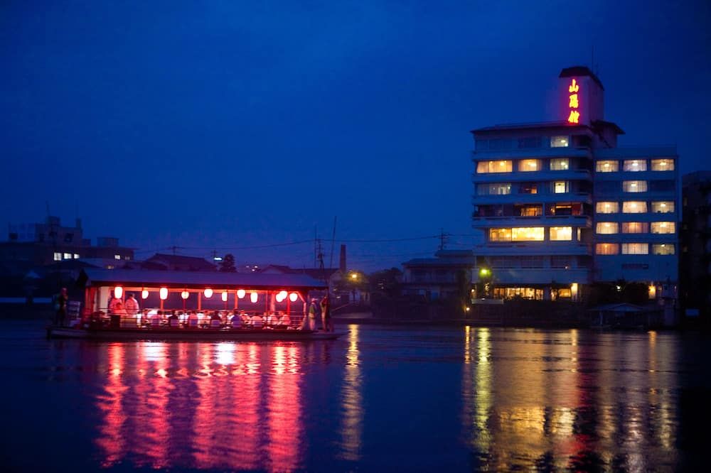 Pemandangan luar