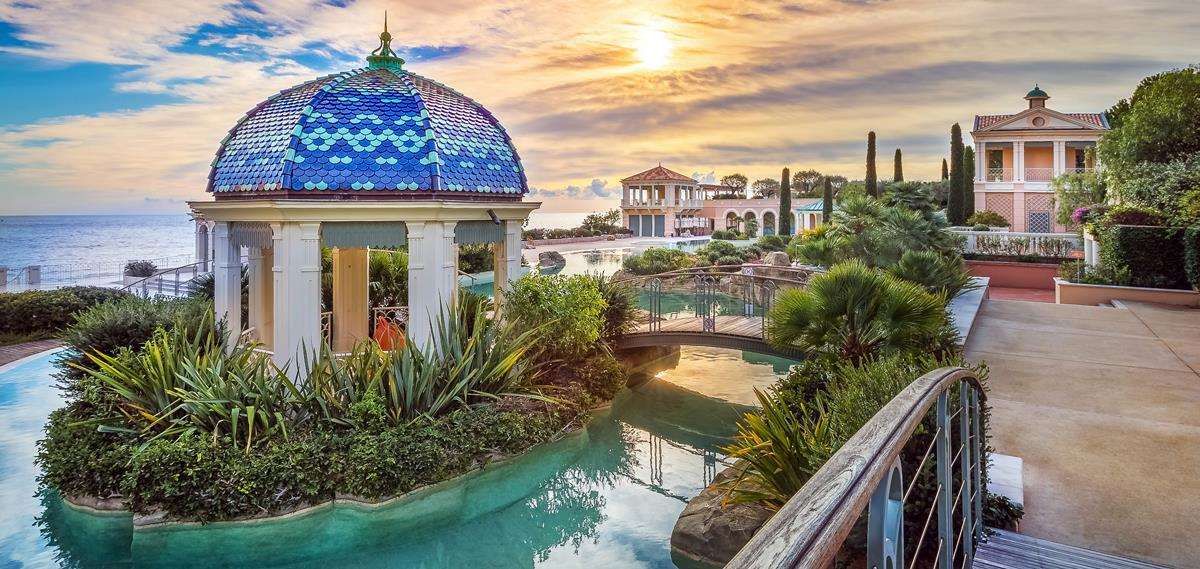 Pemandangan luar