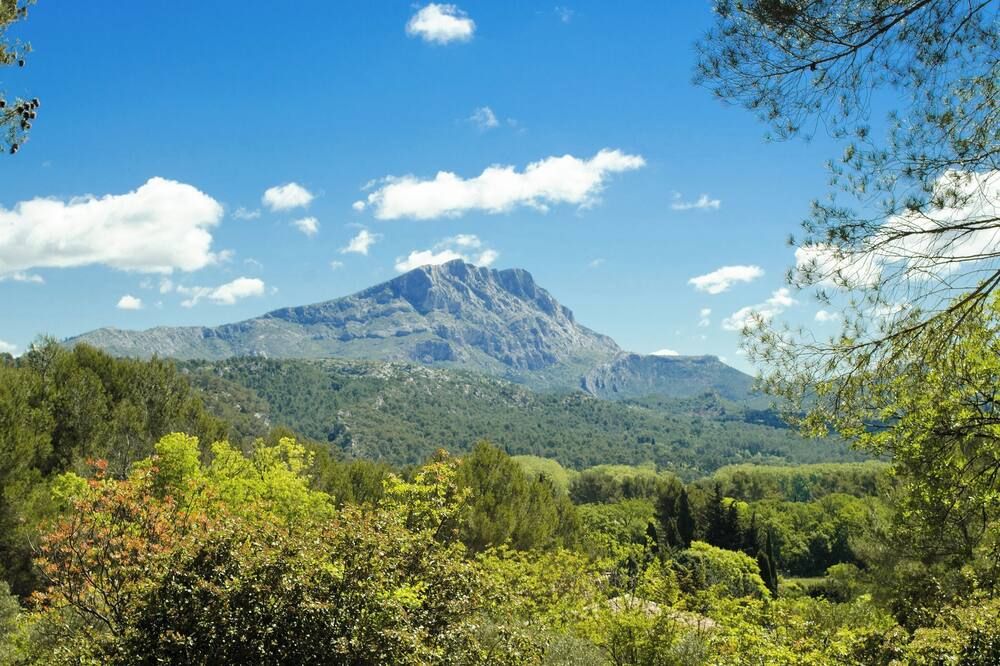 Pemandangan luar