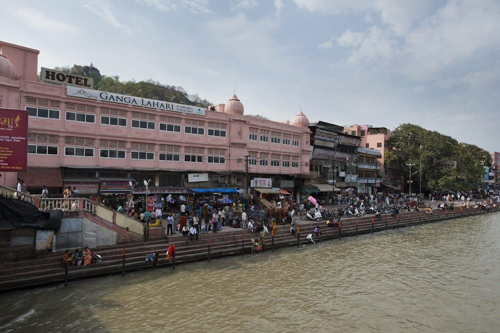 Pemandangan luar