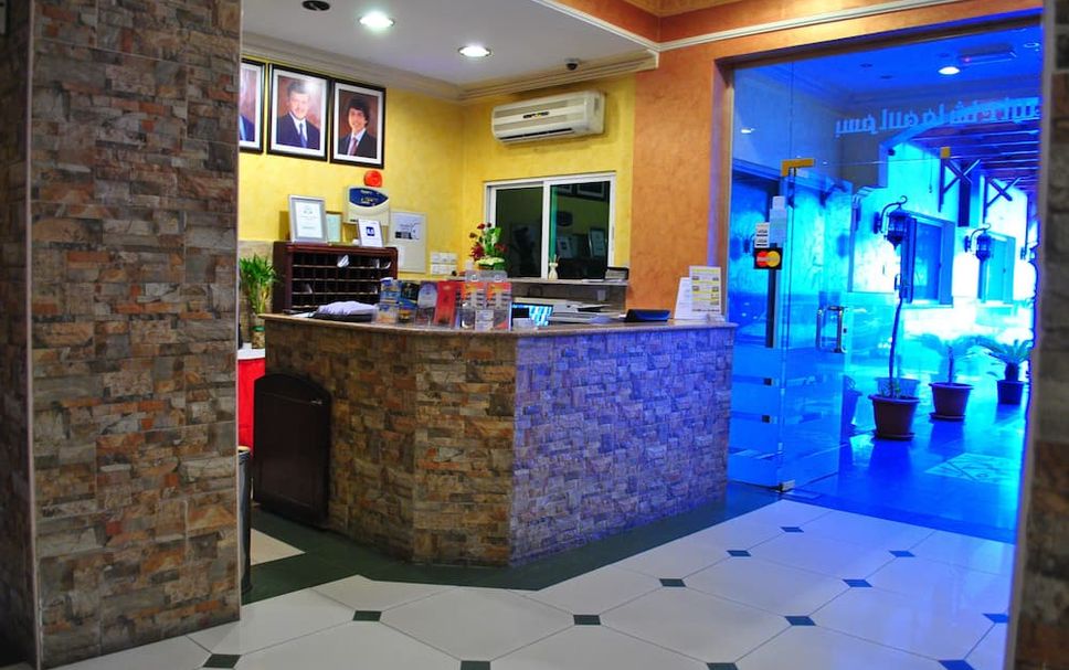 Meja Penyambut Tetamu Gambar