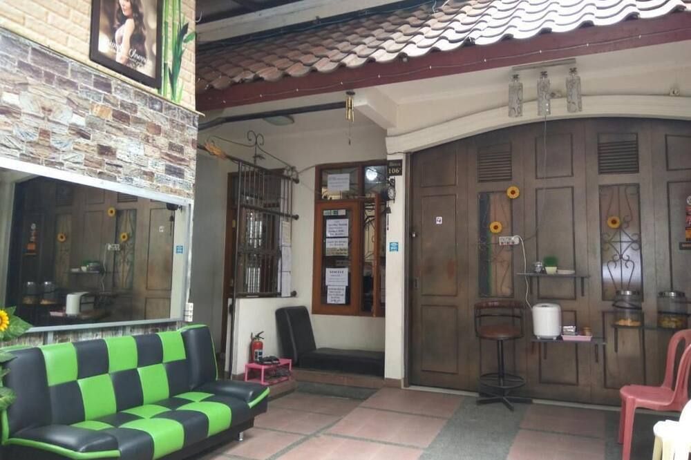 Pemandangan luar
