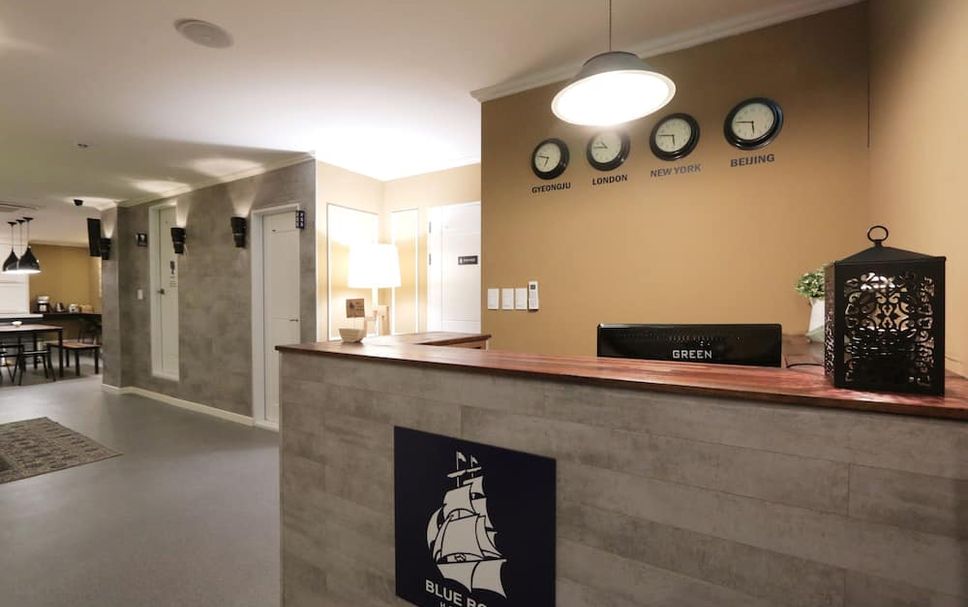 Meja Penyambut Tetamu Gambar