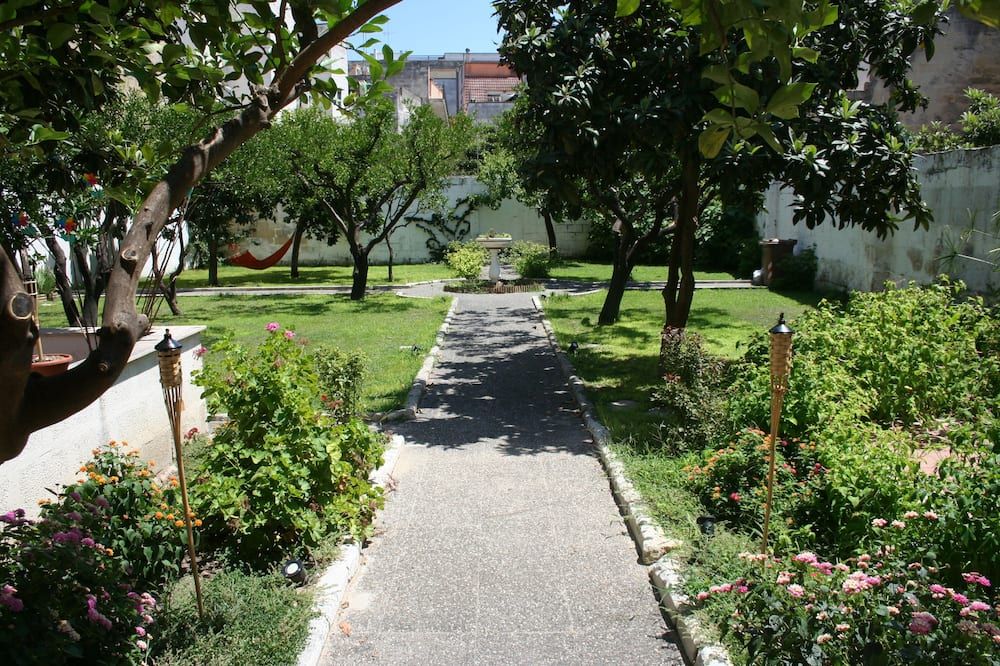 Pemandangan luar
