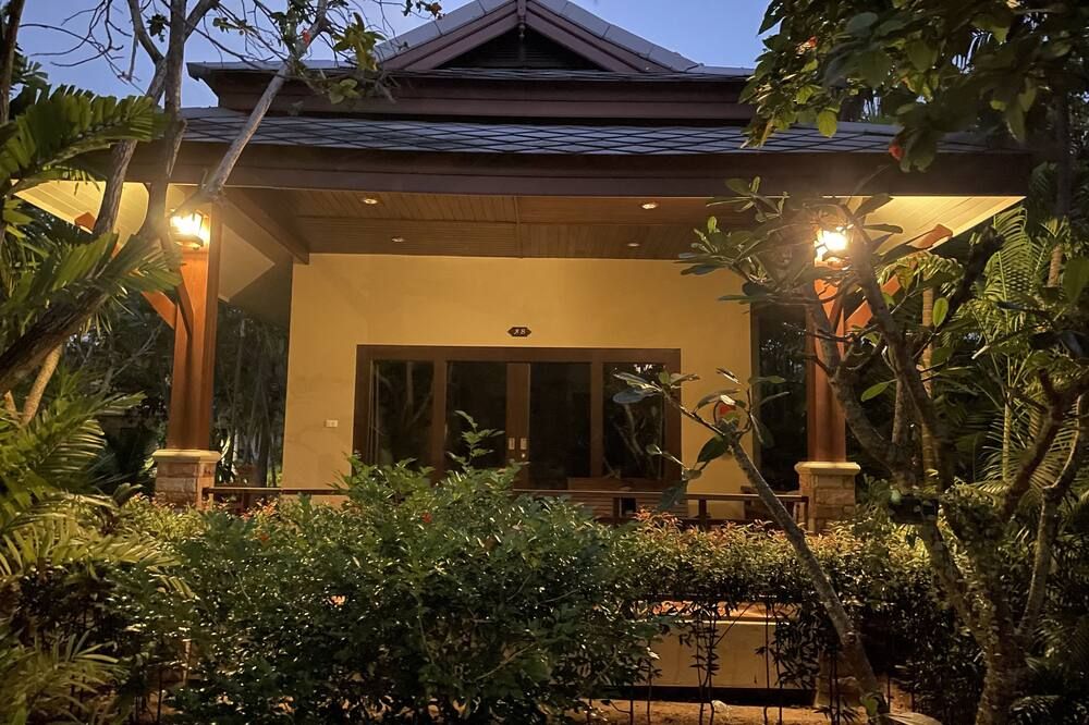 Pemandangan luar