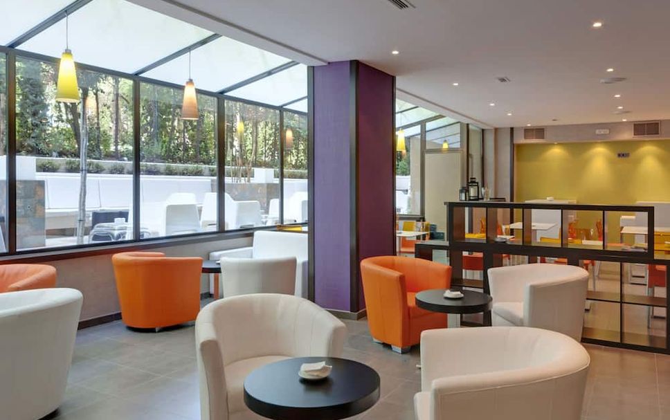 Balai Menunggu Gambar