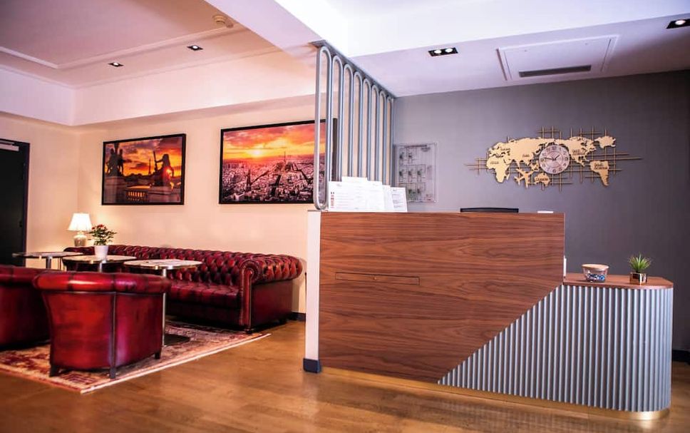 Meja Penyambut Tetamu Gambar