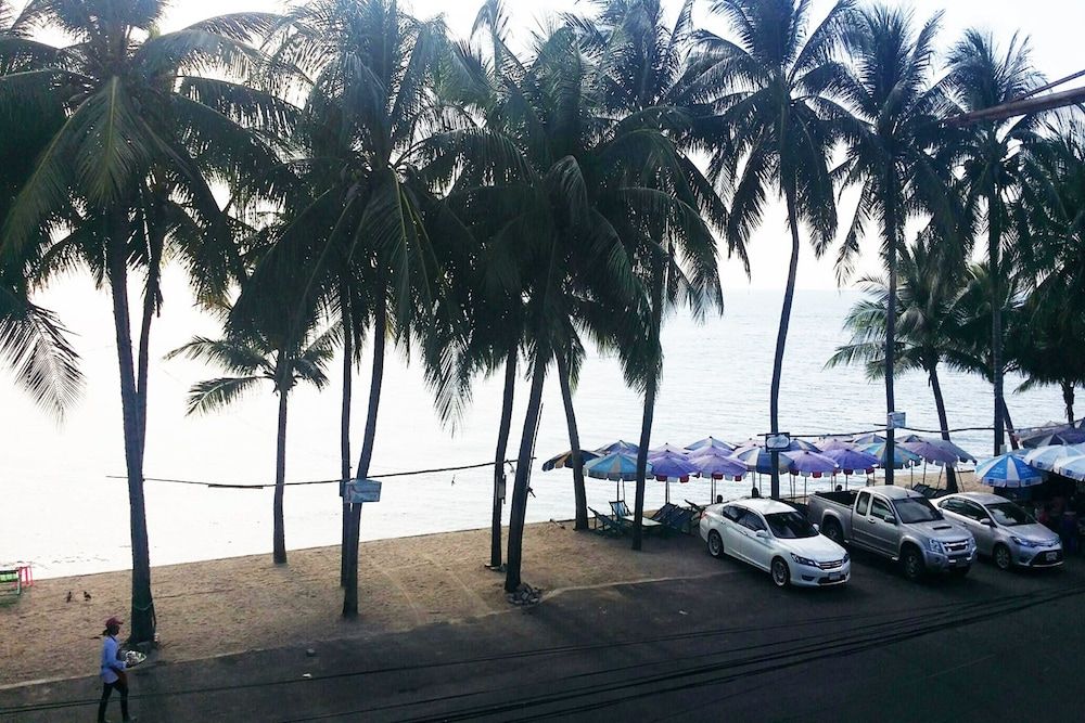 Pemandangan luar