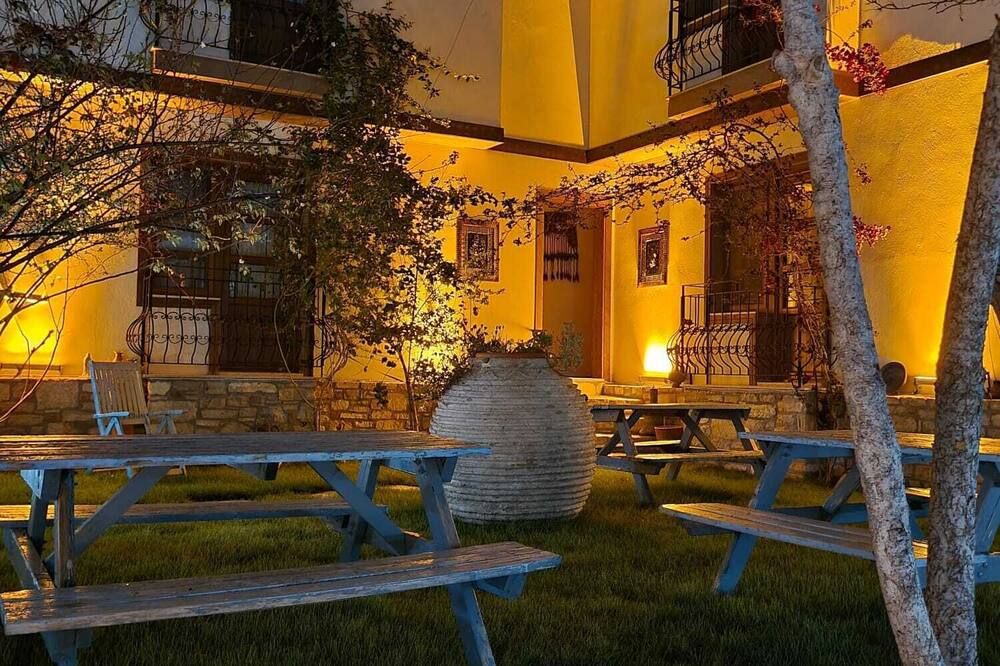 Patio Gambar