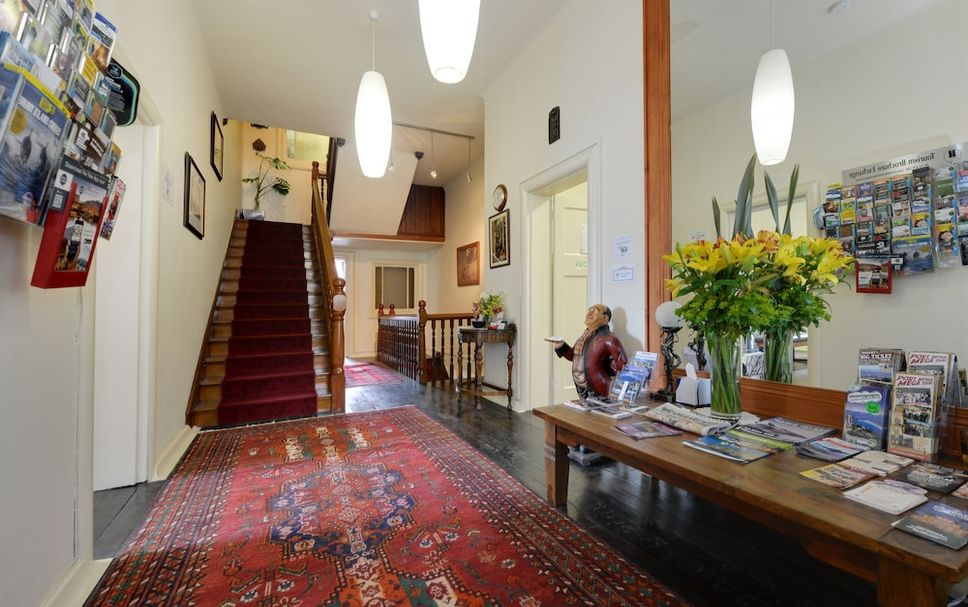 Meja Penyambut Tetamu Gambar