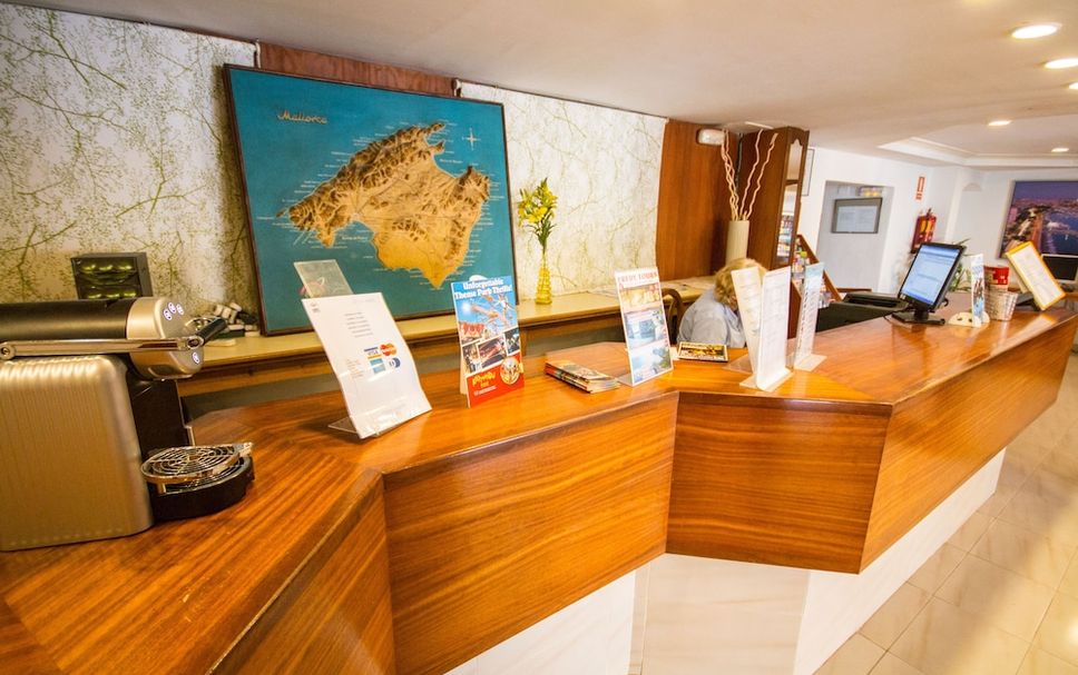 Meja Penyambut Tetamu Gambar