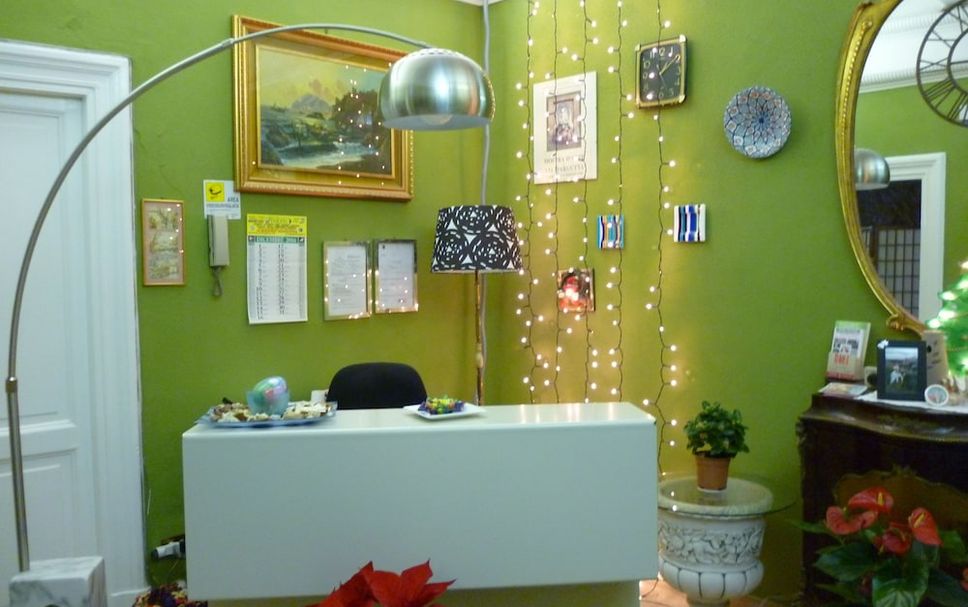 Meja Penyambut Tetamu Gambar