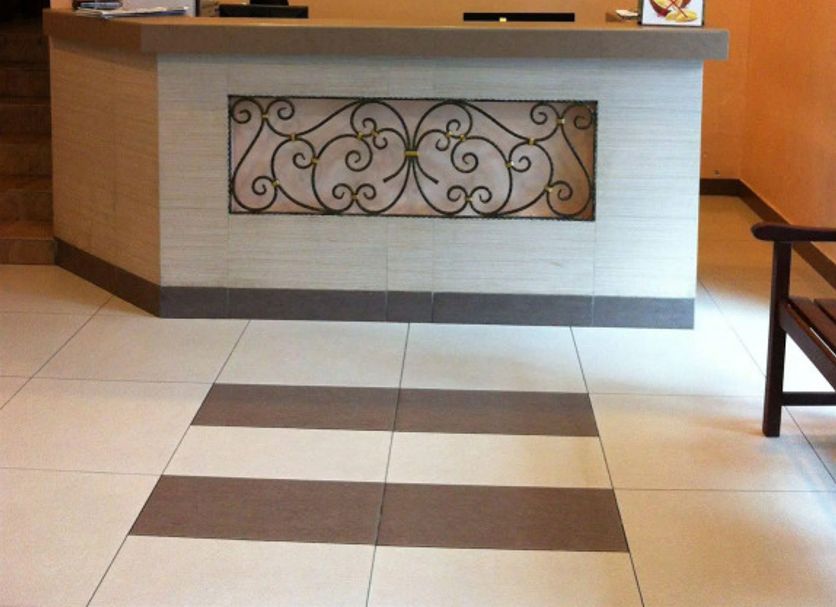 Meja Penyambut Tetamu Gambar