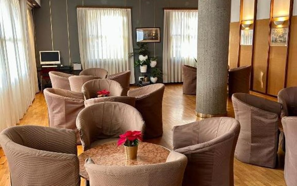 Balai Menunggu Gambar