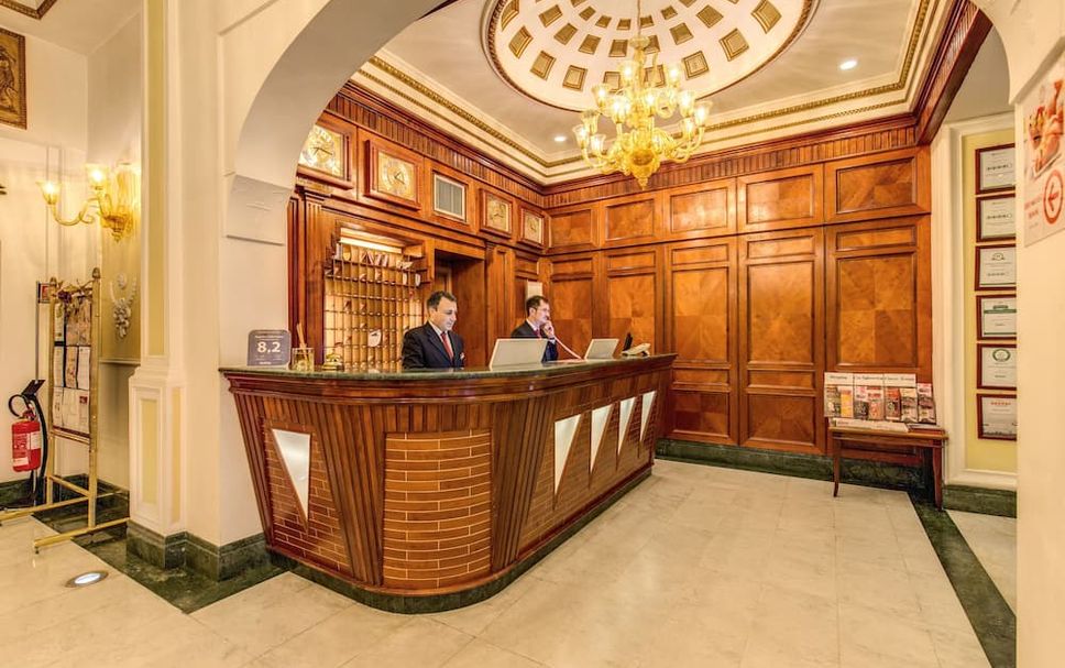 Meja Penyambut Tetamu Gambar