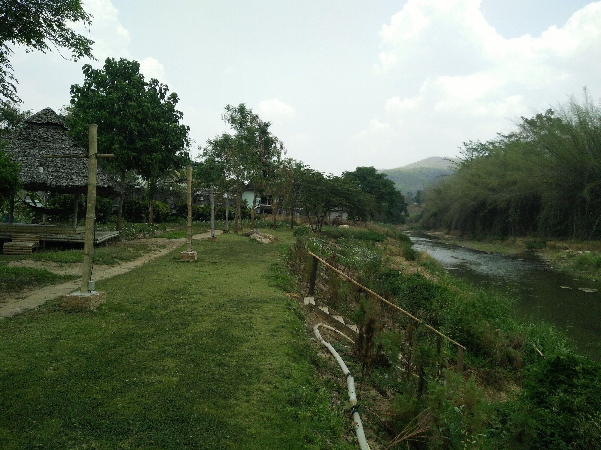 Pemandangan luar