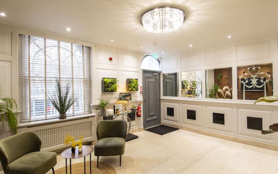 Meja Penyambut Tetamu Gambar