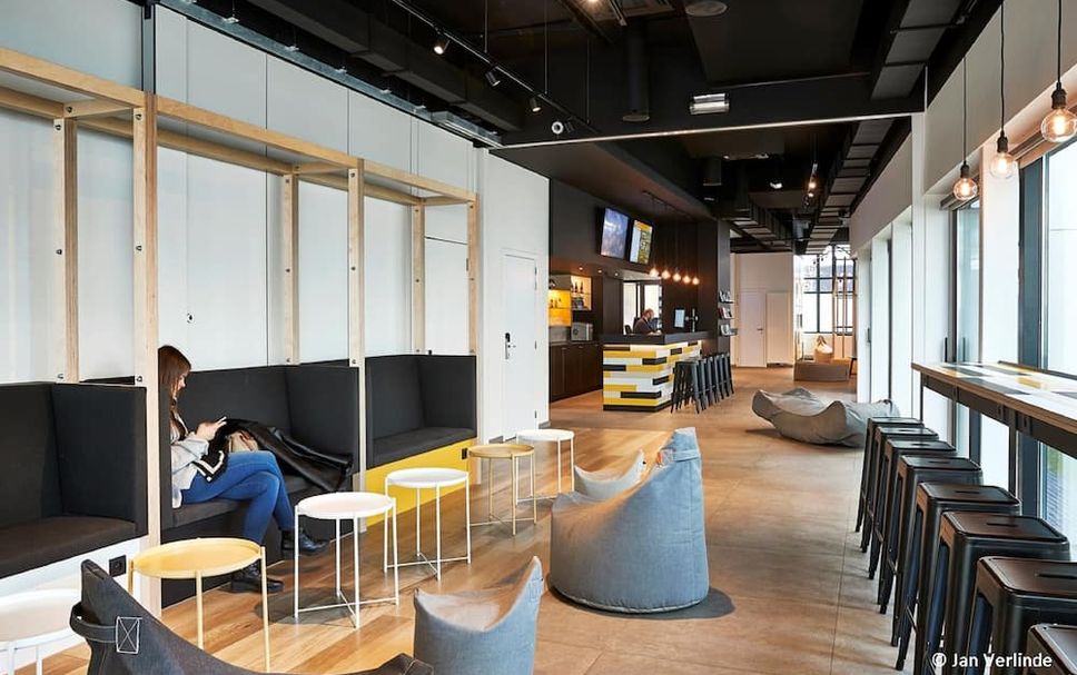 Balai Menunggu Gambar