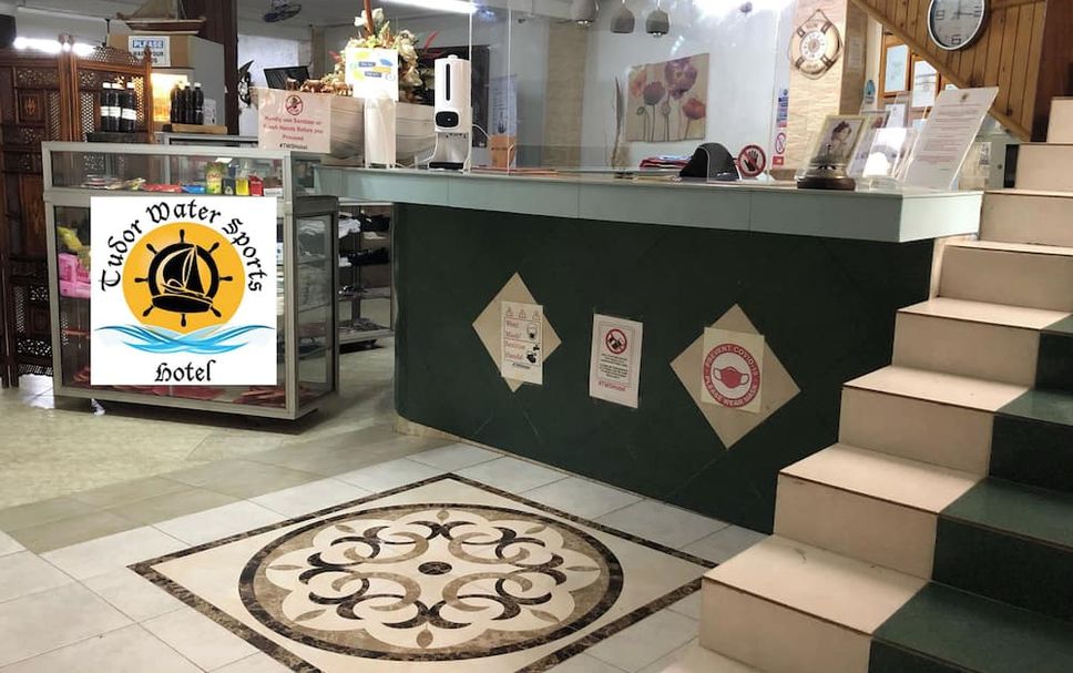 Meja Penyambut Tetamu Gambar