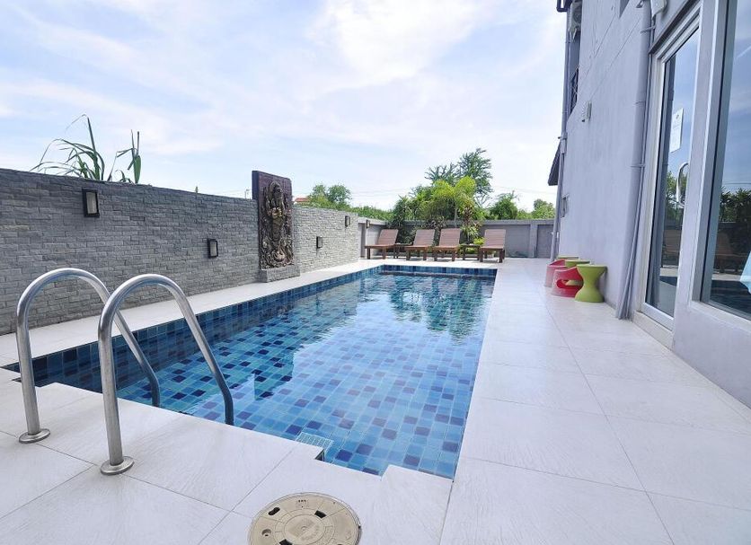 Kolam renang Gambar