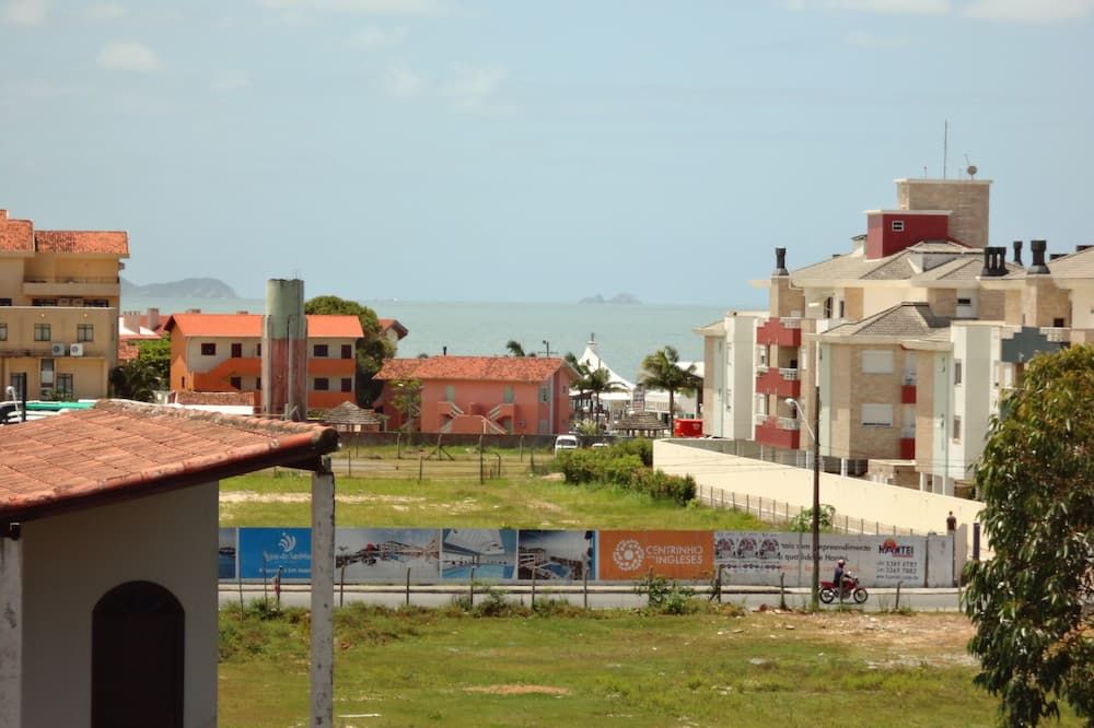 Pemandangan luar