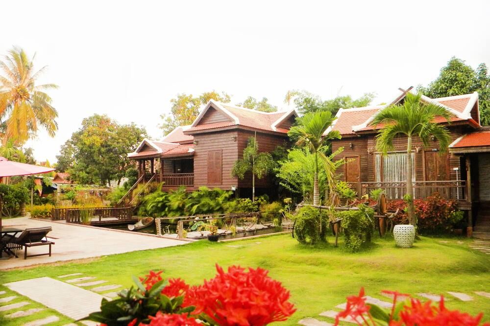 Pemandangan luar