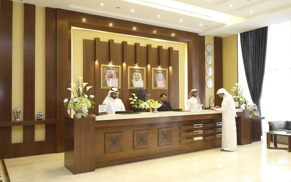 Meja Penyambut Tetamu Gambar