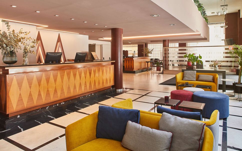 Meja Penyambut Tetamu Gambar