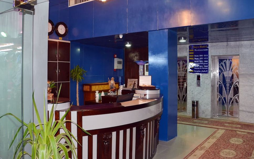 Meja Penyambut Tetamu Gambar