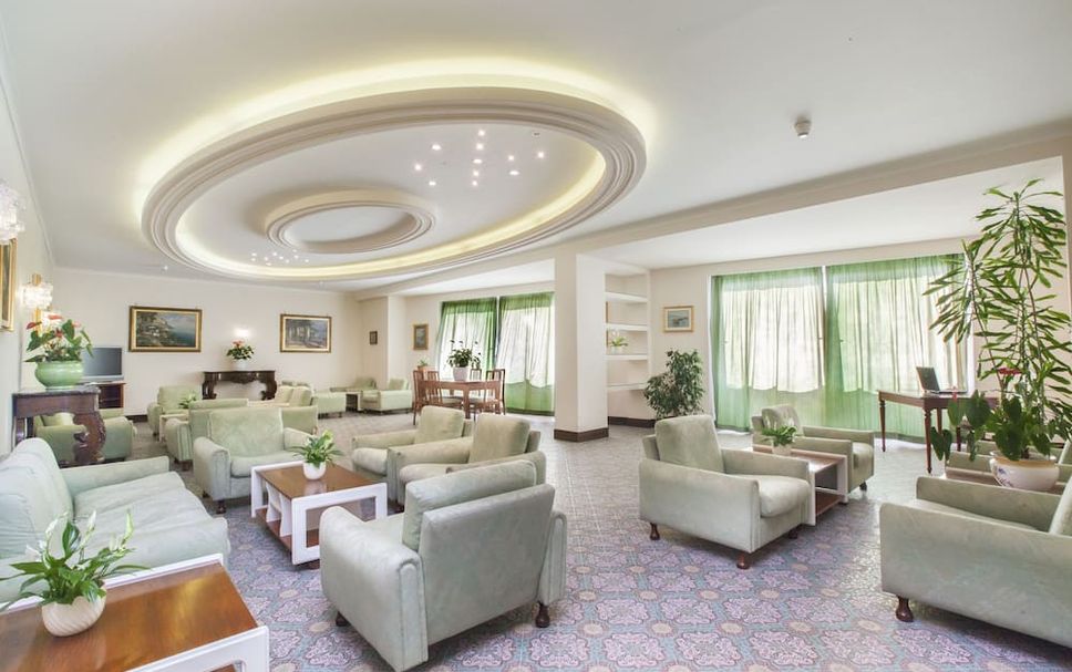 Balai Menunggu Gambar