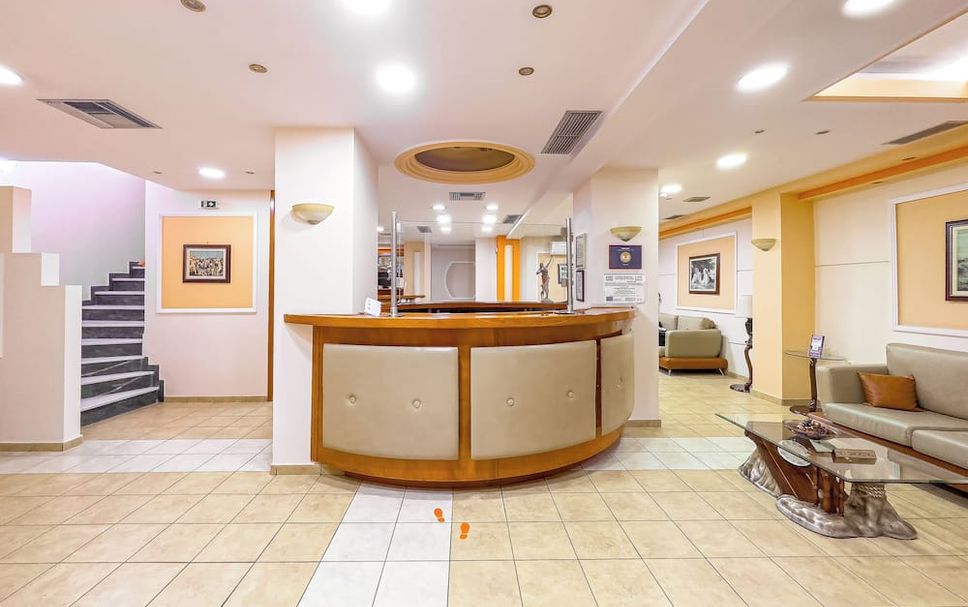 Meja Penyambut Tetamu Gambar