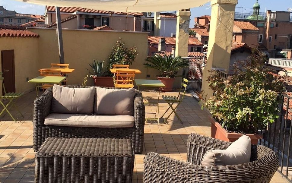 Patio Gambar