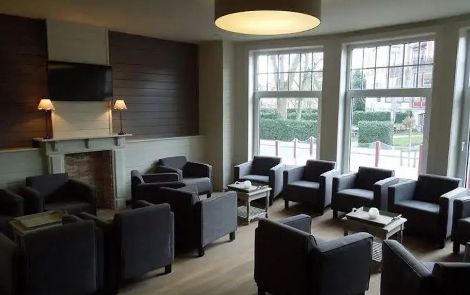 Balai Menunggu Gambar