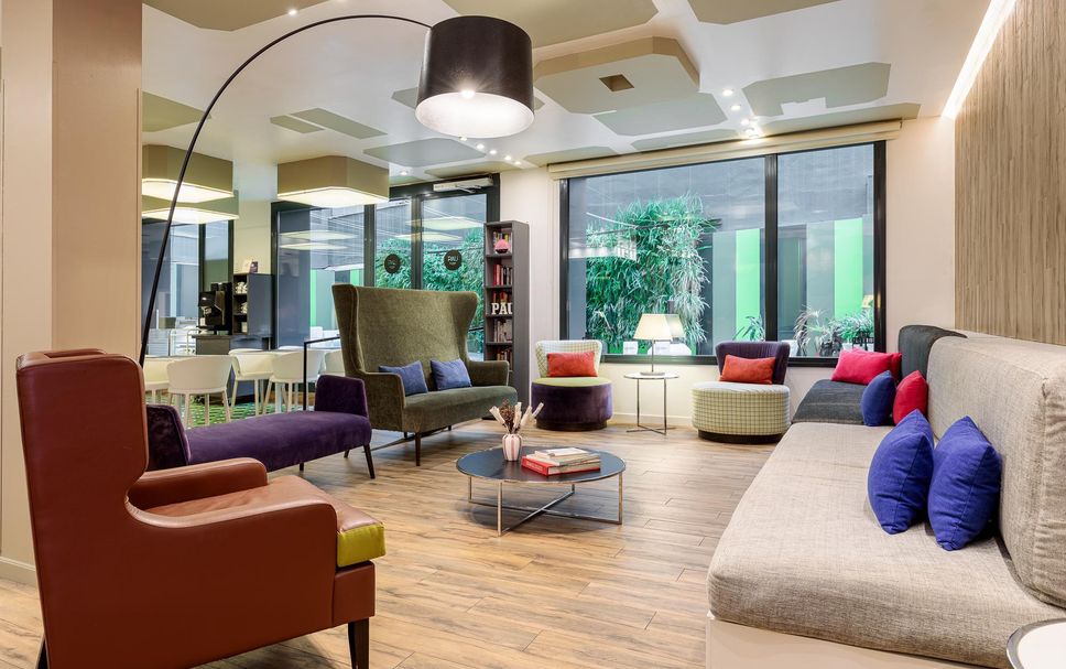 Balai Menunggu Gambar