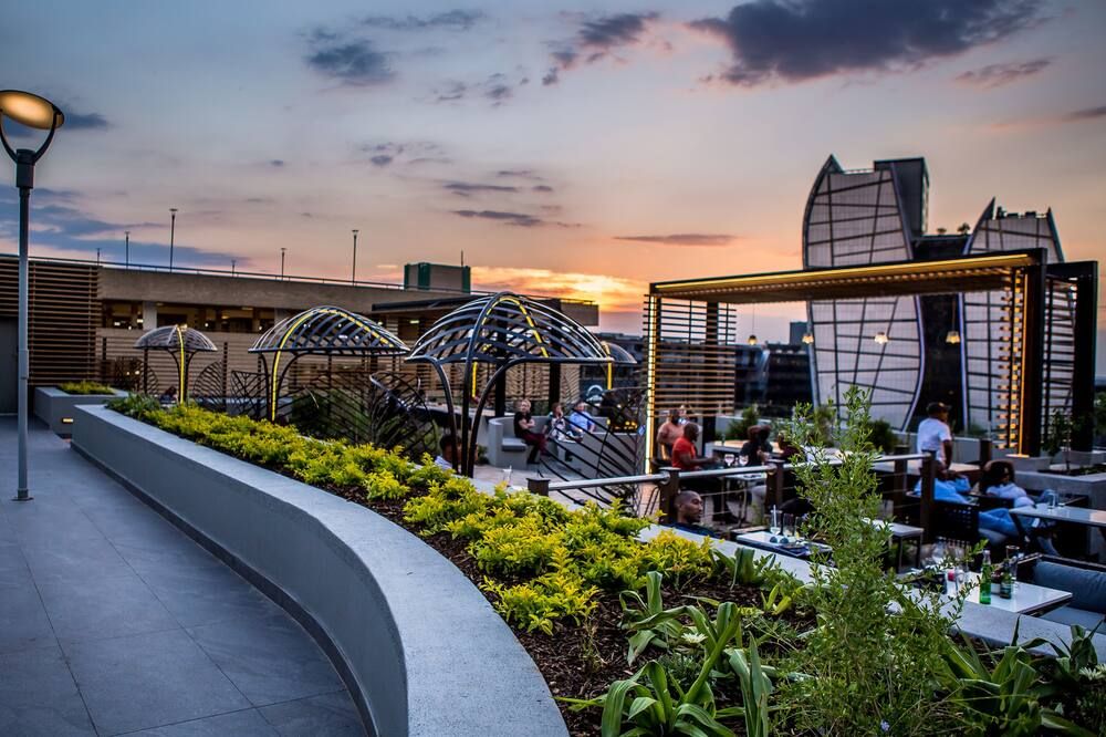 Pemandangan luar