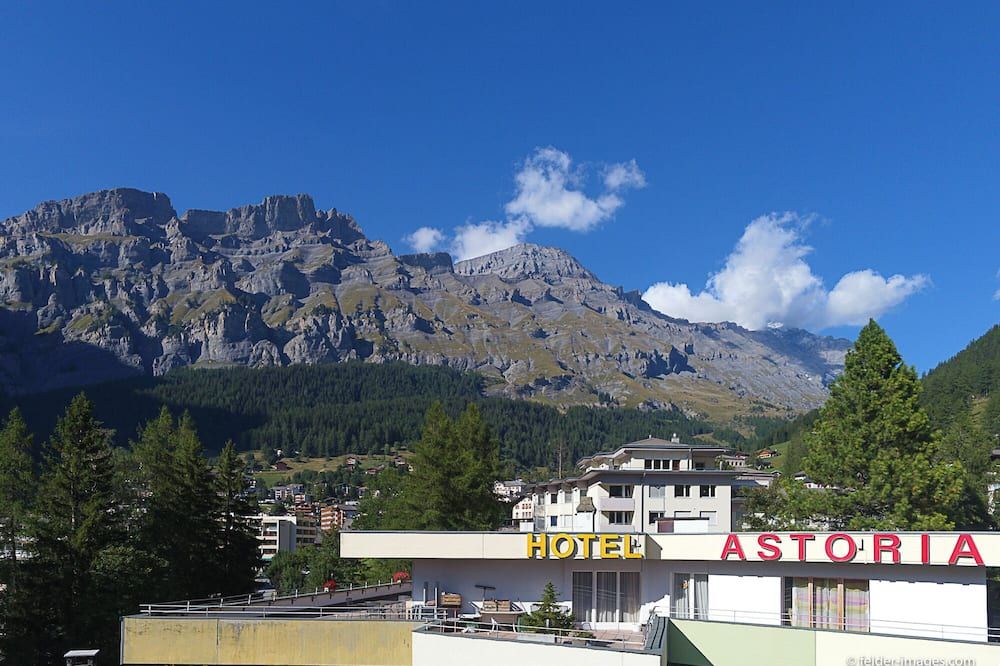 Pemandangan luar