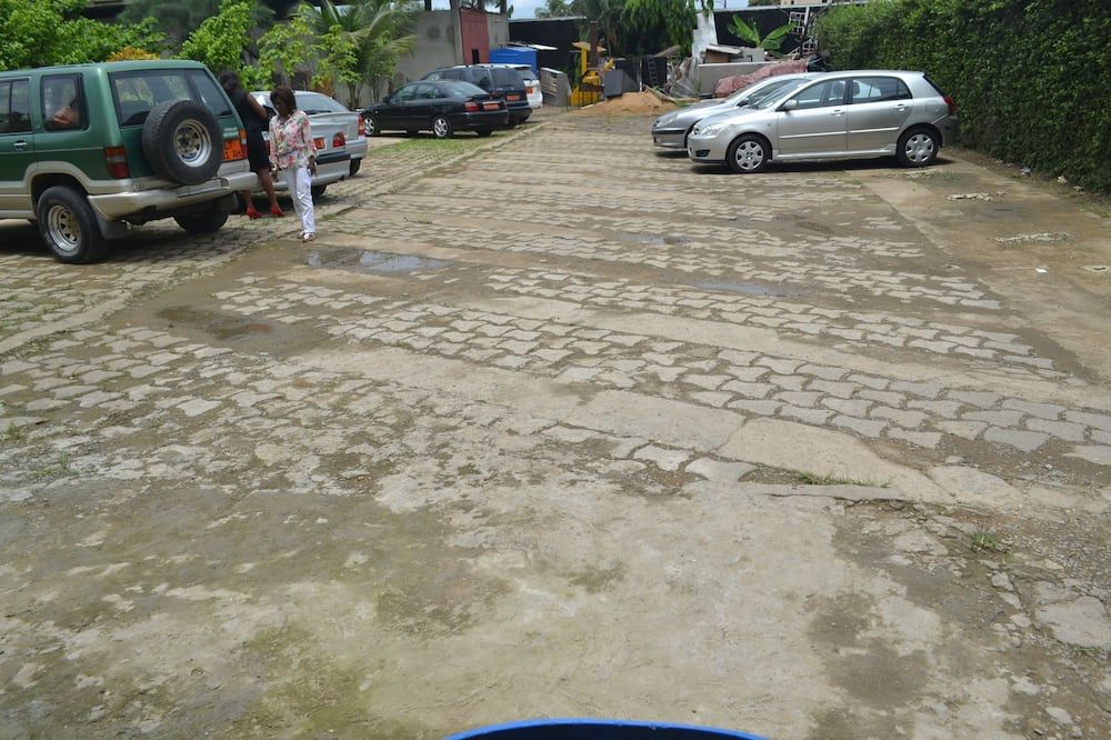 Pemandangan luar
