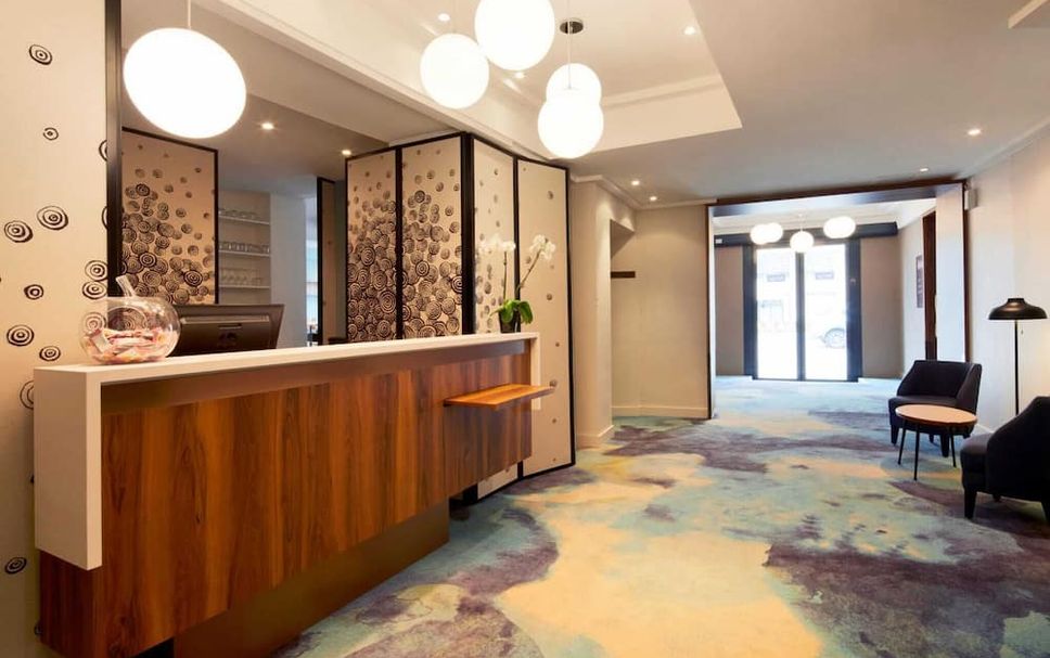 Meja Penyambut Tetamu Gambar