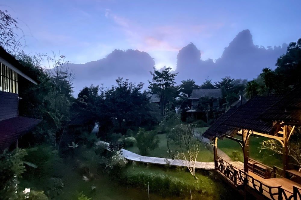 Pemandangan luar