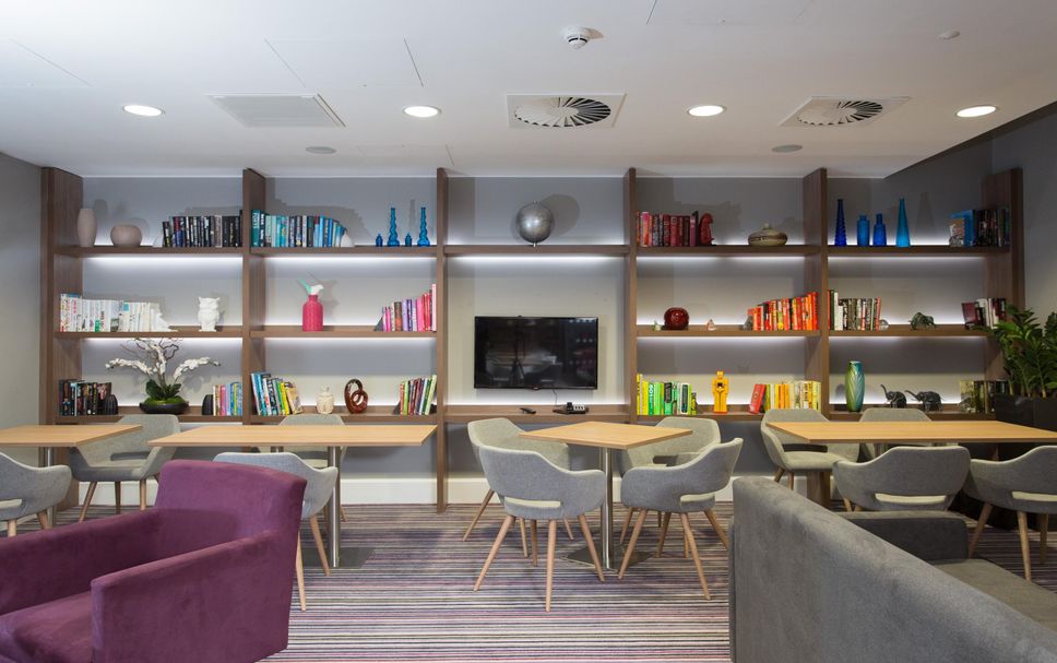 Balai Menunggu Gambar