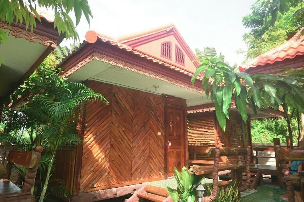 Pemandangan luar