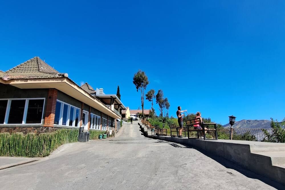 Pemandangan luar